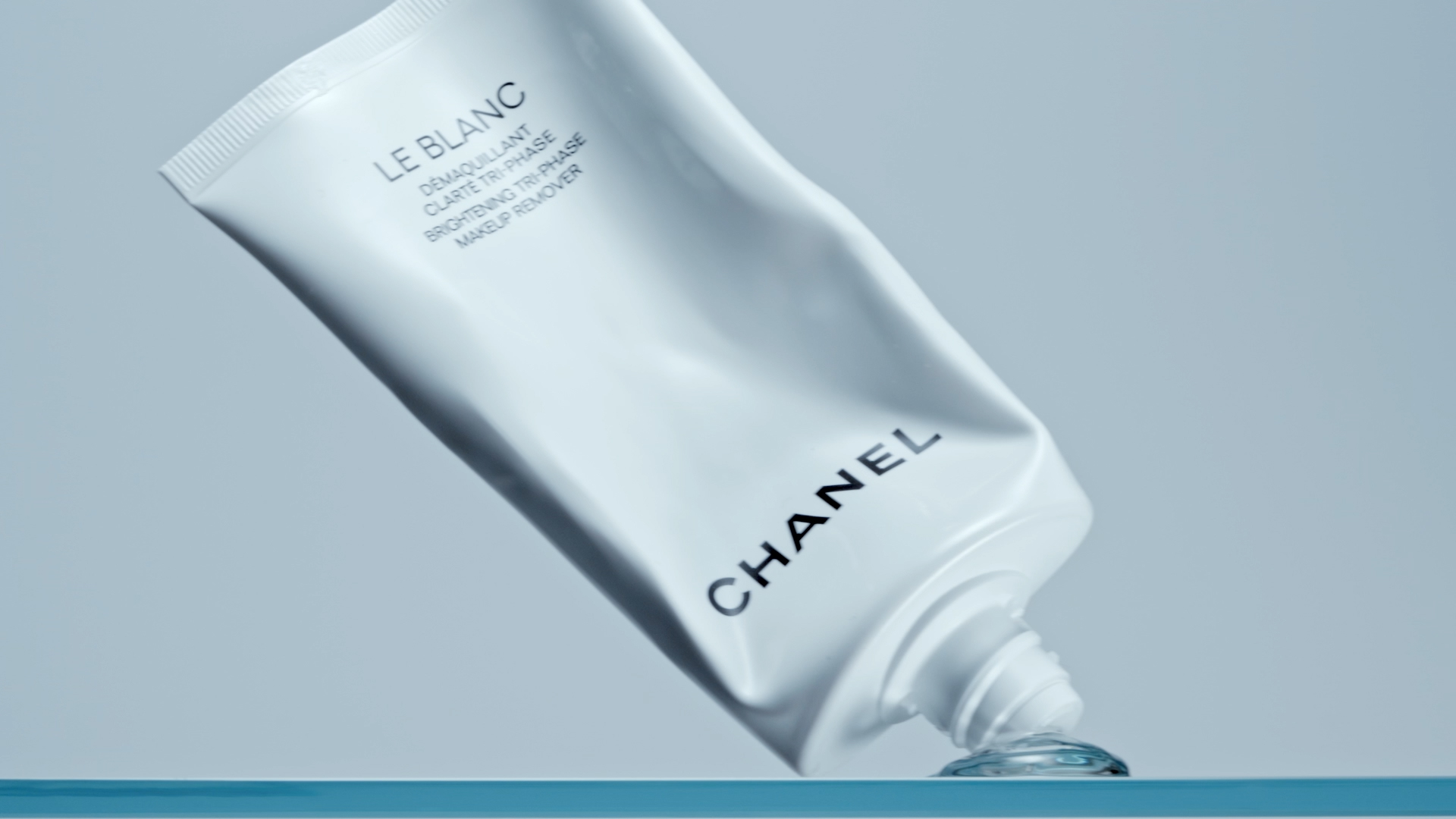 Chanel Le Blanc Intense Brightening Foam Cleanser 150ml/5oz – Fresh Beauty  Co. USA